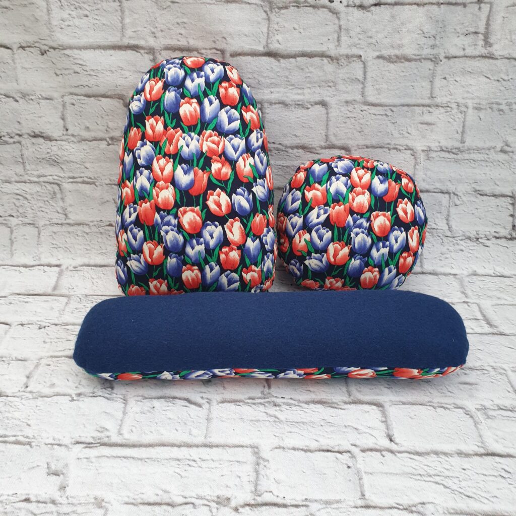 Wool and cotton Tailor's nam set with tulips fabric